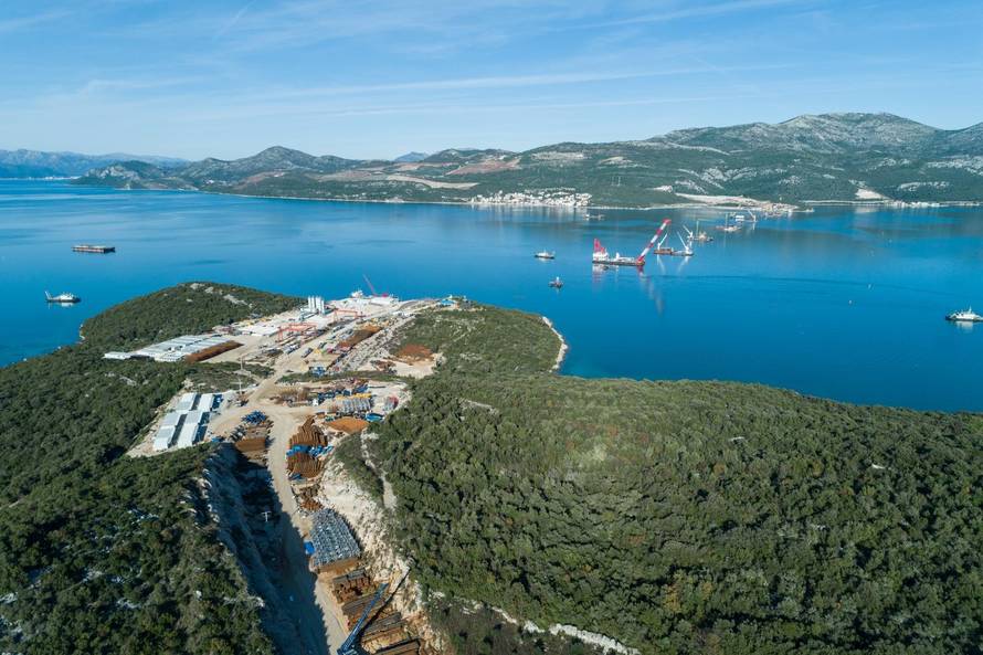 Pogled iz zraka: Pelješki most je i dalje gradilište, ne zadugo...