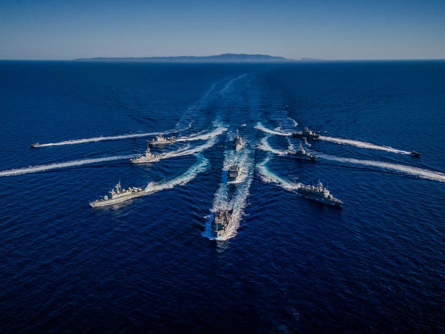 Split: Pogled iz zraka na Hrvatsku ratnu mornaricu koja izvodi vježbu za vojni Mimohod 2025. 