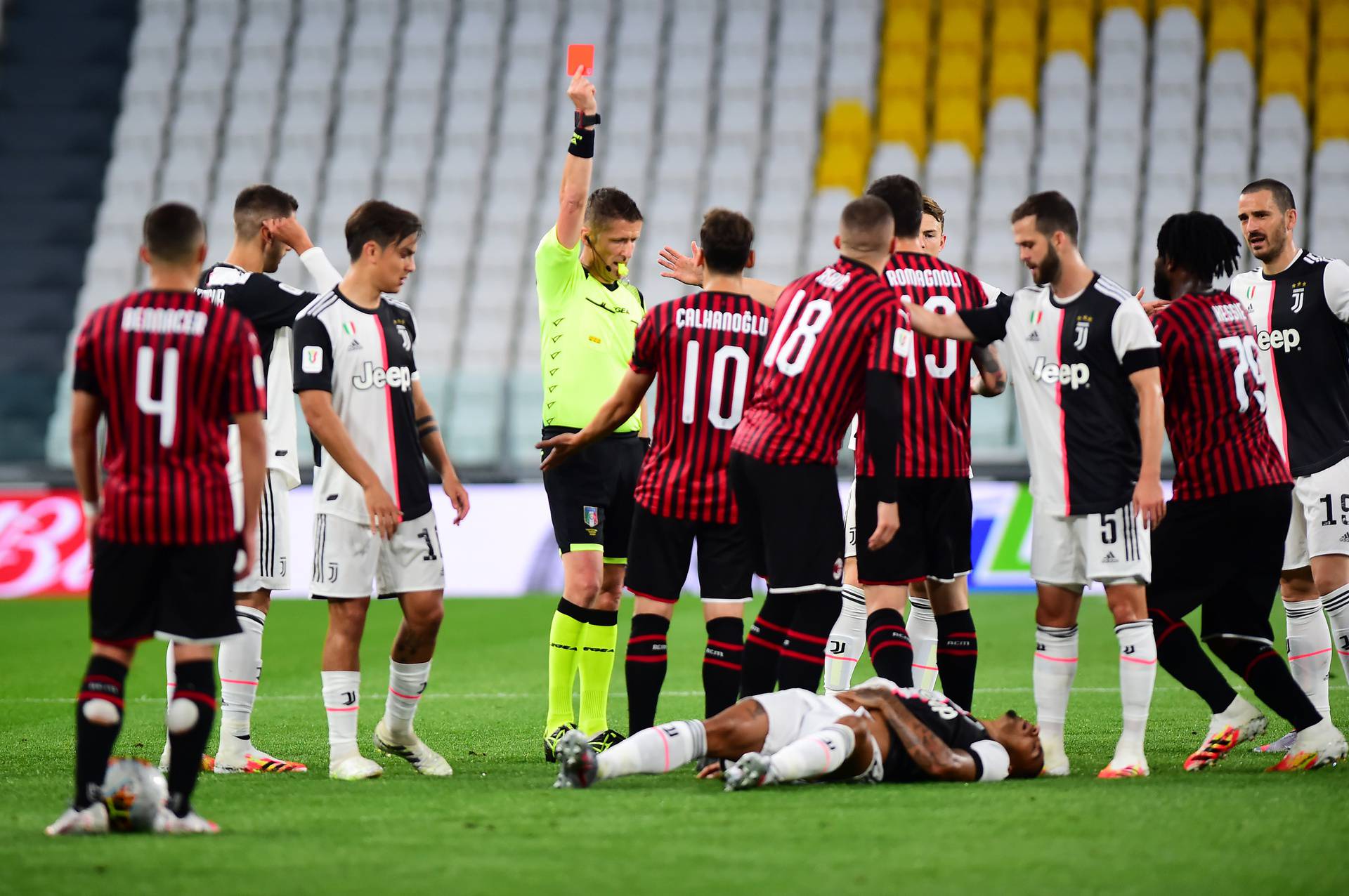 Coppa Italia Semi Final Second Leg - Juventus v AC Milan