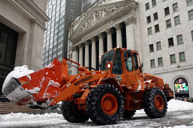 Major winter storm spreads across a large swath of the United States