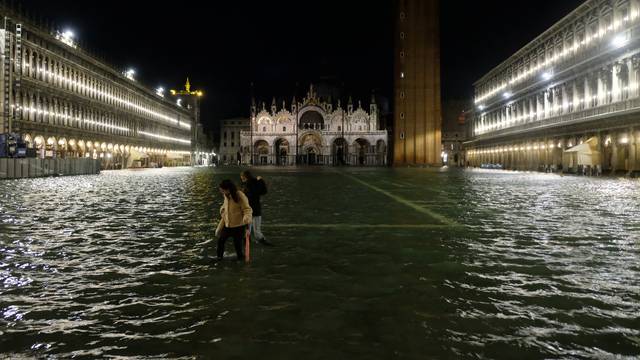 Uzbuna i dalje traje: Venecija se priprema za novi plimni val