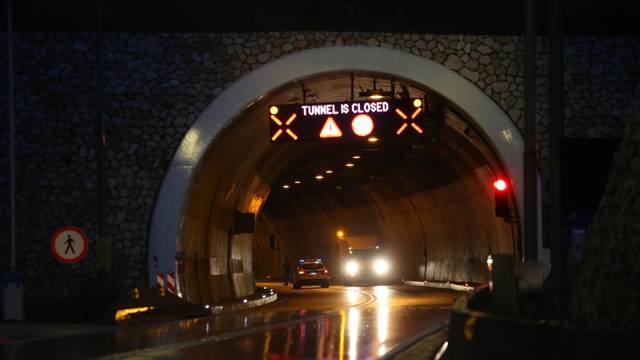 Zagvozd: Zbog prometne nesreÄe zatvoren tunel sv. Ilija