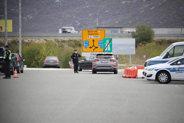 Gužve na ulazu u Split zbog nogometne utakmice Hrvatska - Rusija