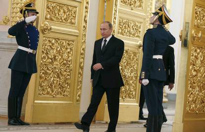 'Hod strijelca': Znanstvenici su otkrili zašto Putin čudno hoda
