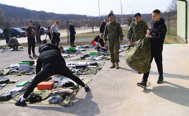 Ministar Anušić i general Kundid na prvom danu TVO-a na Slunju