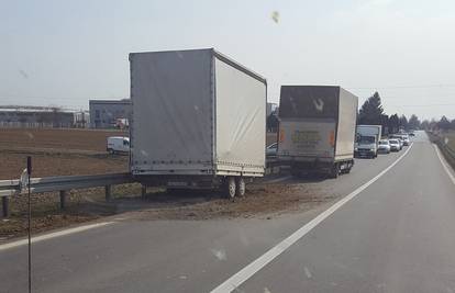 Nesreća kod Osijeka: U sudaru auta i kamiona jedan ozlijeđen