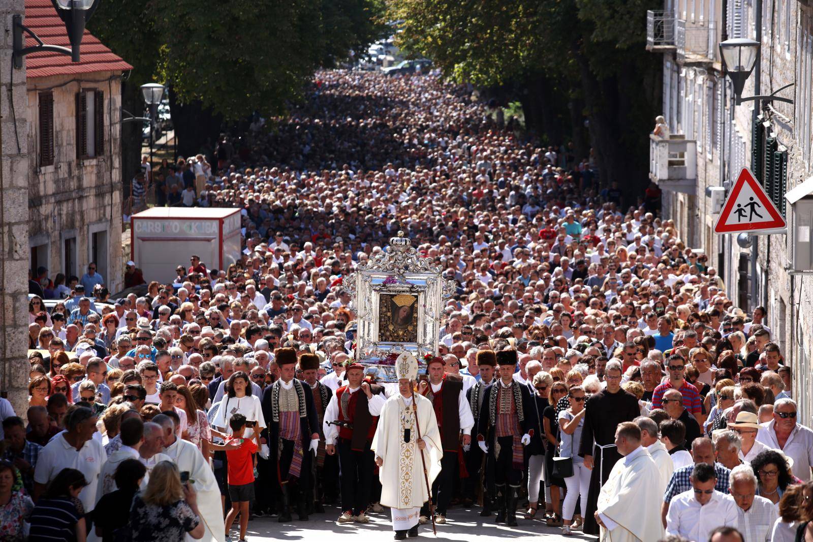 Blagdan Velike Gospe: Tisuće vjernika hodočasti u svetišta