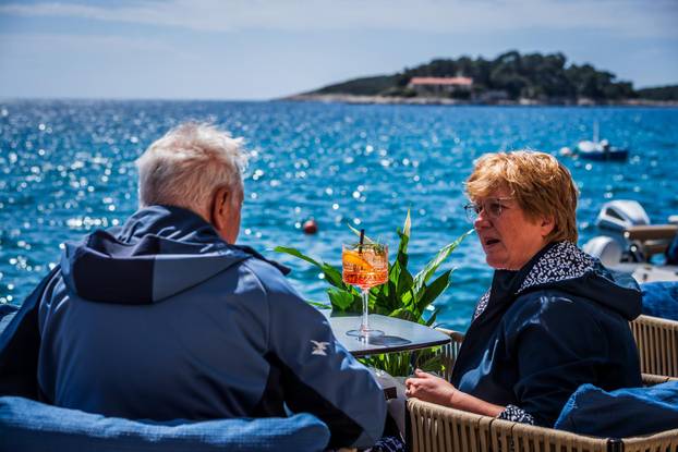 Sunčan dan na Hvaru 