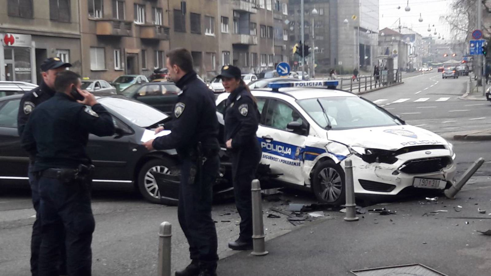 Krš i lom u središtu Zagreba: Sudarili se s policijskim autom