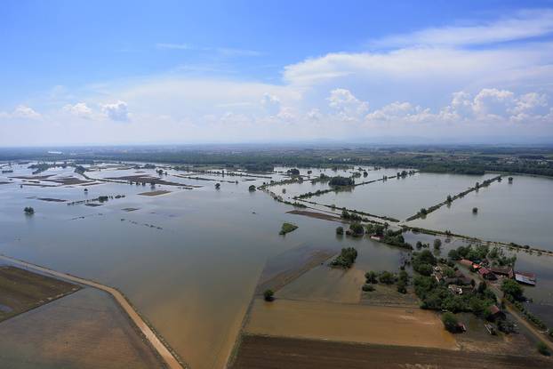 ARHIVA - 2014. Katastrofalne poplave u Gunji