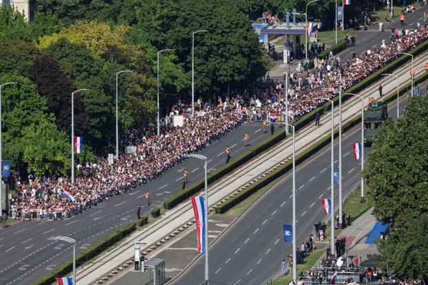 Zagreb: Pogled s visine na svečani vojni mimohod u povodu 30 godina VRO Oluja