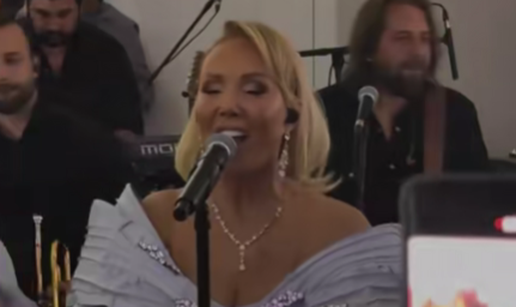 Lepa Brena zapjevala na svadbi u Splitu: 'Pitaj Boga koliko ih je koštalo da im ona pjeva'