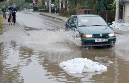 Dva vala prolaze kroz Sisak, Sava će zaprijetiti Jasenovcu 