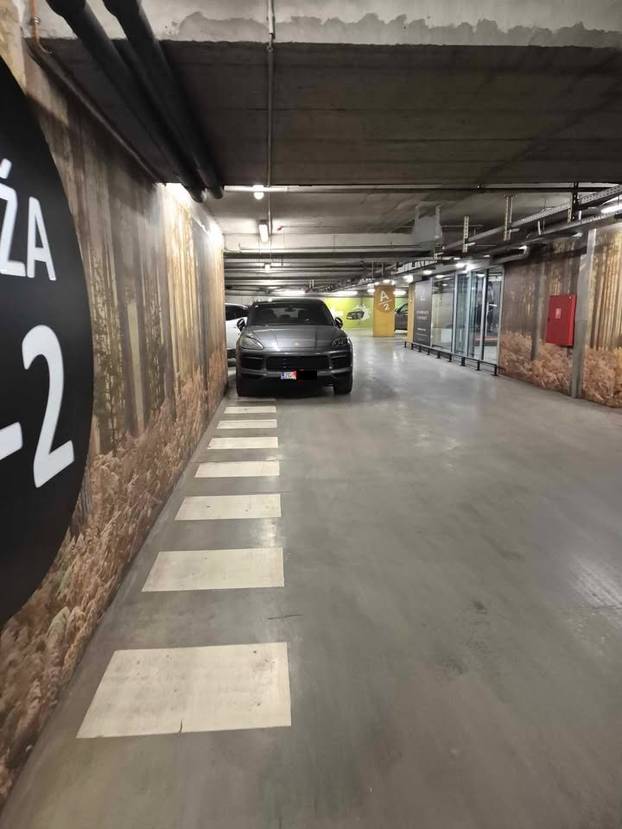 FOTO Tko to tamo pjeva, ups... parkira. Ovako to Hrvati rade, neki uzmu mjesto i invalidima...