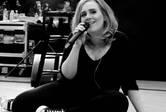 Adele su menadžeri na turneji zabranili jesti indijsku hranu