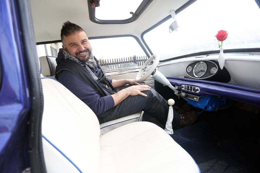 'Tata je bio na rubu da se ubije. Život mu je spasio stari Ford...'