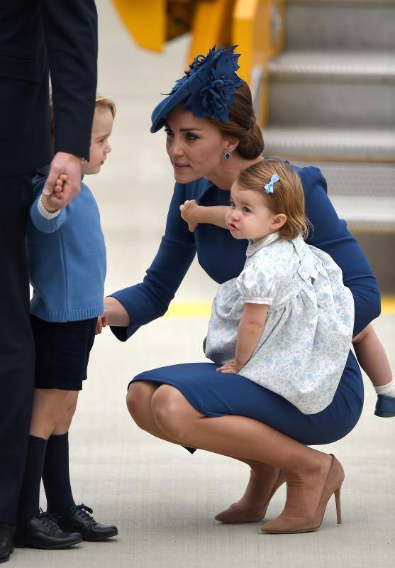 2016 Royal Tour - Day 1 - Arrival at Victoria airport