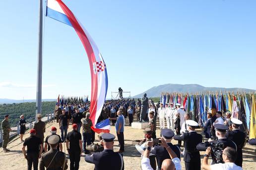 VIDEO Milanovi&cacute; nije odr&zcaron;ao govor! Plenkovi&cacute;: Ovo je sje&cacute;anje na ponos i slavu...