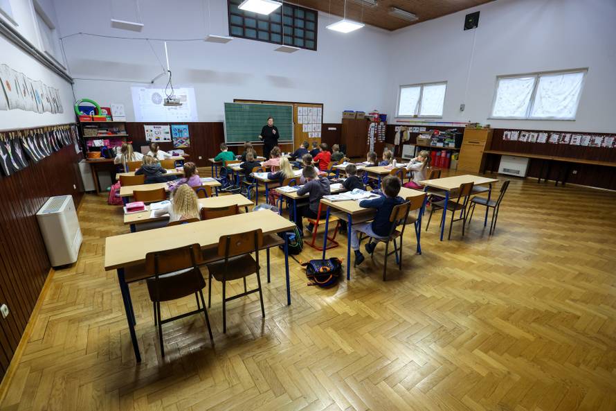 Zagreb: Učenici pohađaju nastavu u prostorijama DVD-a
