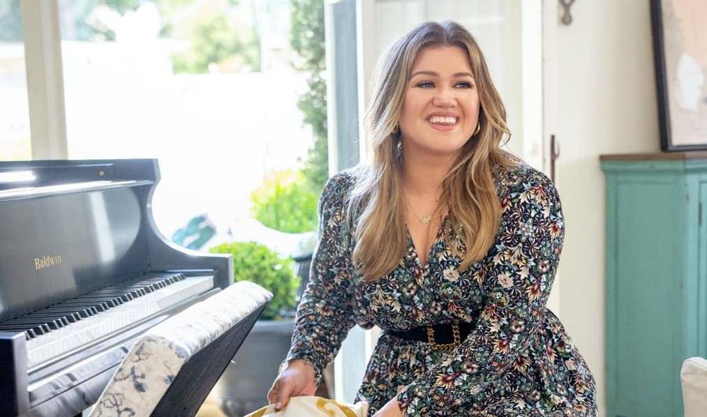 Uhodili Kelly Clarkson pa tražila zabranu pristupa: Donosili joj pakete, zvonili, 'buljili' u kuću