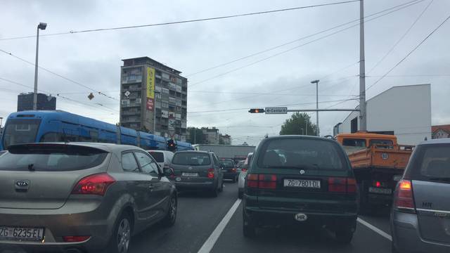 Prometni kolaps na križanju Držićeve i Vukovarske ulice