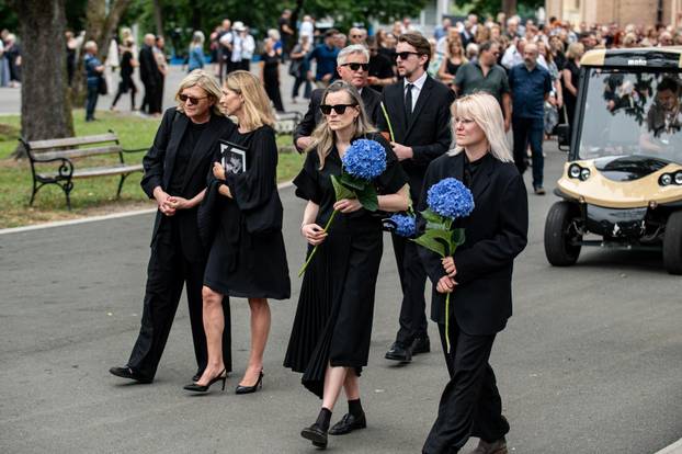 Zagreb: Sprovod redatelja Zrinka Ogreste na Mirogoju