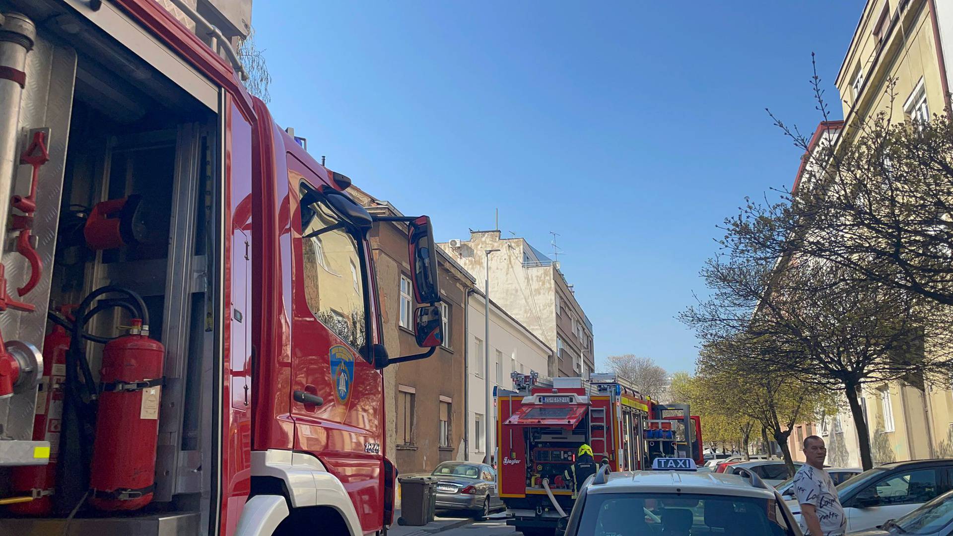 VIDEO Požar u Zagrebu: Zapalio se napušteni objekt kod Cibone