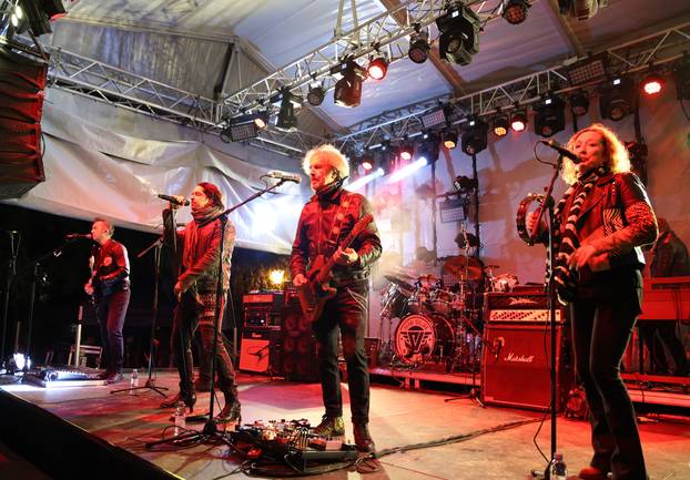 Šibenik: Šibenska Adventura zapo?ela koncertom Parnog valjka u perivoju Roberta Visianija