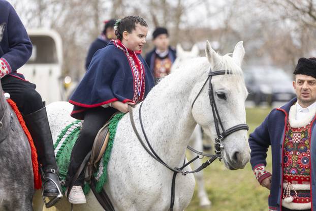 Đakovački bušari – pokladno jahanje u Širokom Polju
