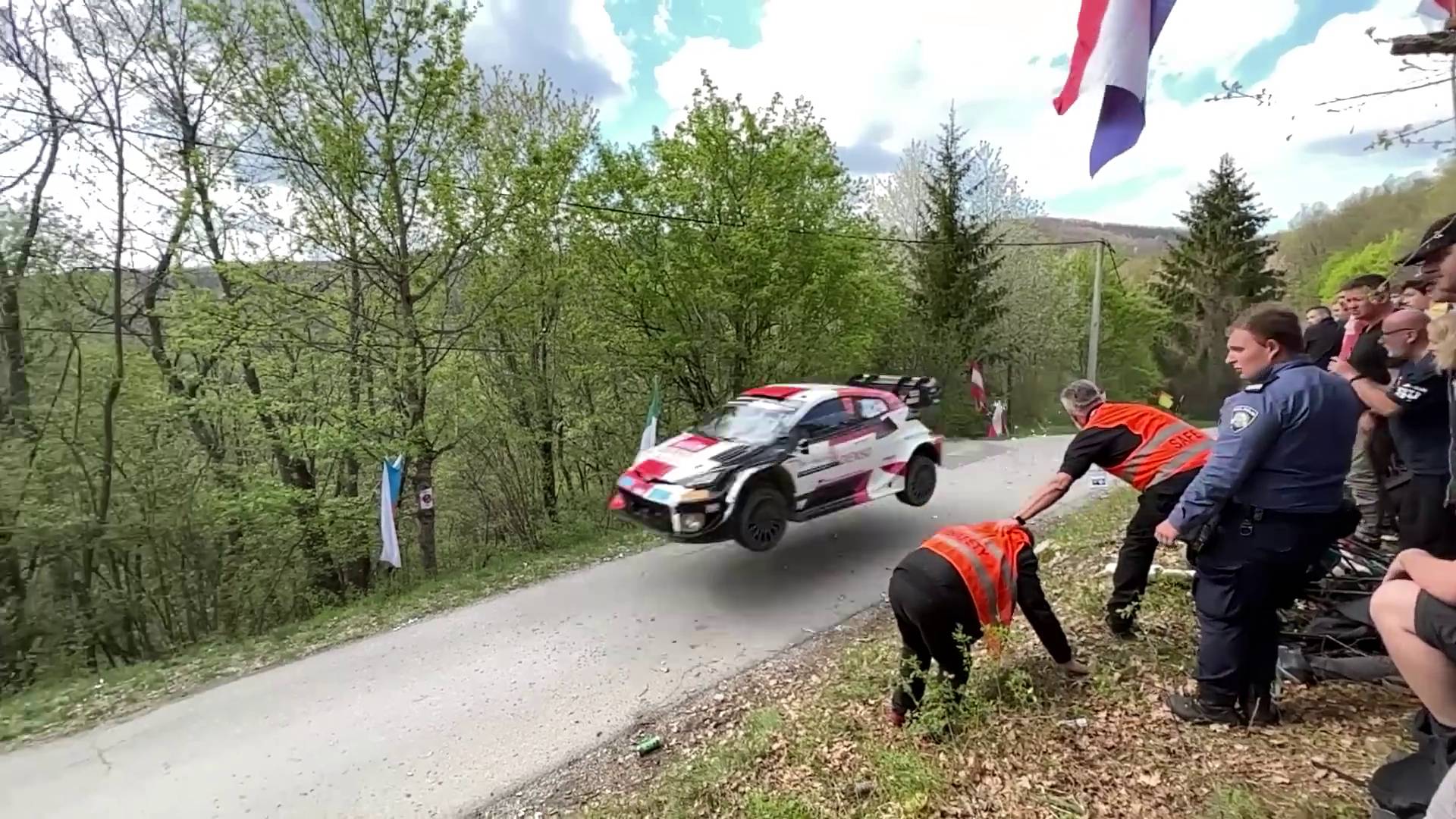 VIDEO Mlatili se na stazi WRC-a u Hrvatskoj, dobili 760 € kazne i godinu dana zabrane na reli!