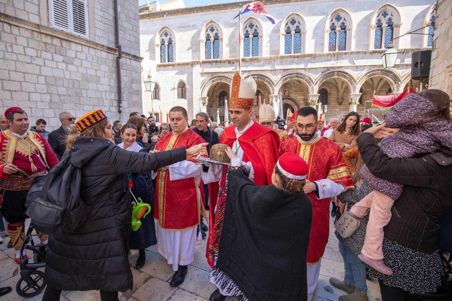 Dubrovnik: Euharistijsko slavlje pred gradskom katedralom na blagdan sv. Vlaha