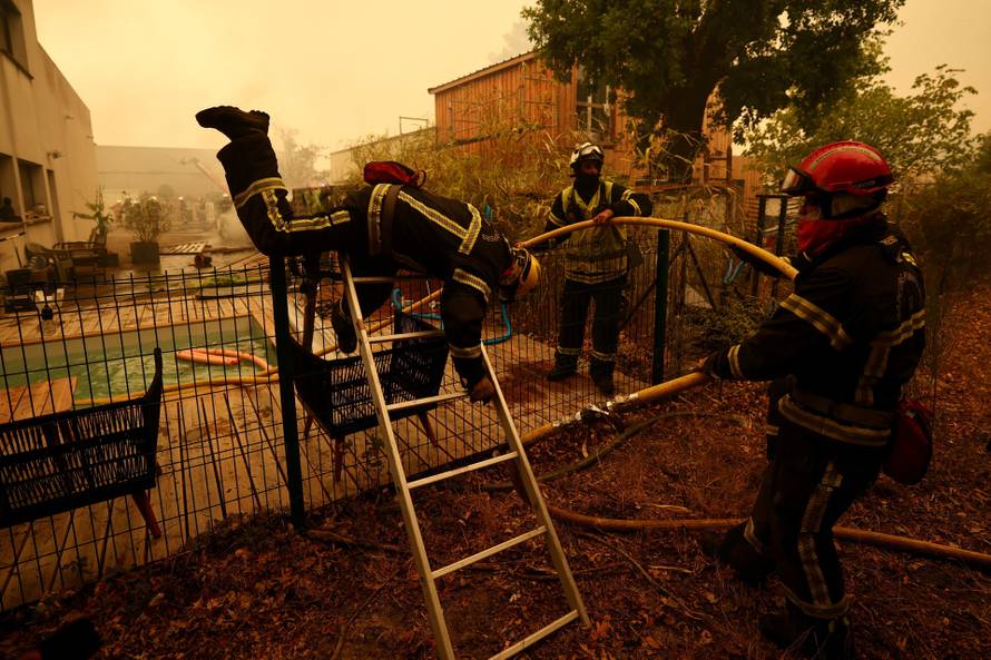 Wildfire in Lege-Cap-Ferret
