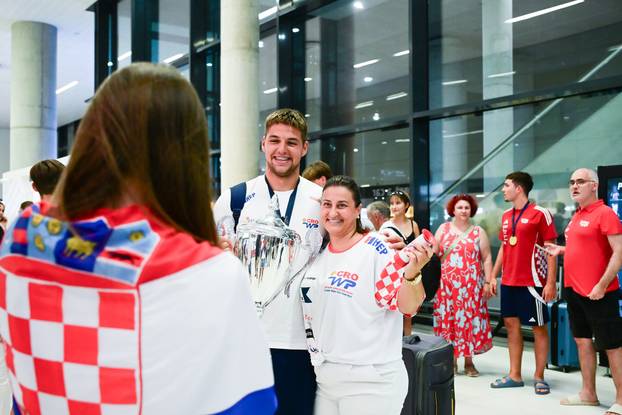 Zagreb: Dolazak prvaka Europe, Hrvatske U20 vaterpolske reprezentacije na aerodrom Pleso