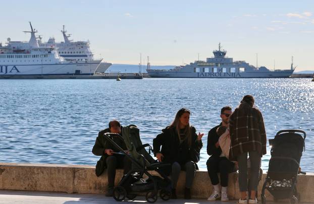 Split- Splićani uzivali u sunčanoj nedjelji.