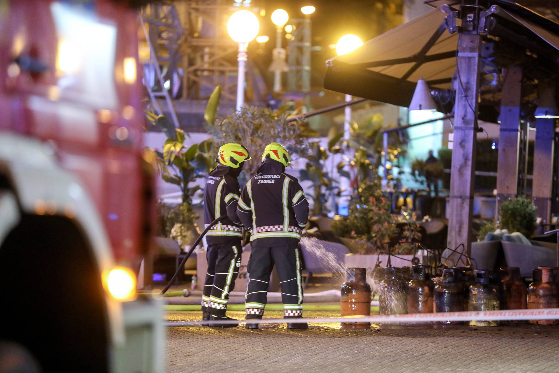 Zagreb: Vatrogasci ugasili požar koji je izbio na Trgu bana Josipa Jelačića 
