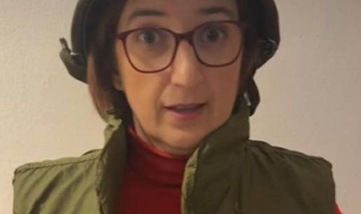 VIDEO Marijana Puljak našalila se s Dabrom, obukla pancirku i šljem: 'Spremna sam za Sabor'