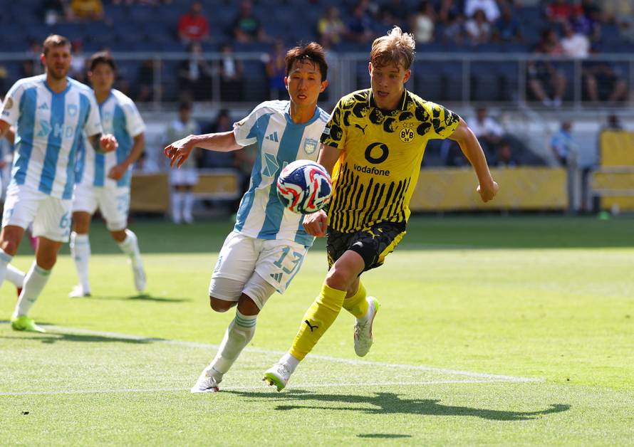 FIFA Club World Cup - Group F - Borussia Dortmund v Ulsan HD