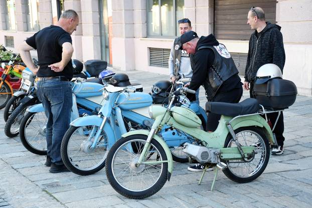 Sisak: Oldtimer klub Sisak organizirao 7. Tomos susret