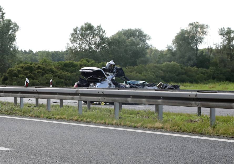 Dvije osobe smrtno stradale u prometnoj nesreći na autocesi A3 između čvora Okućani i Novska