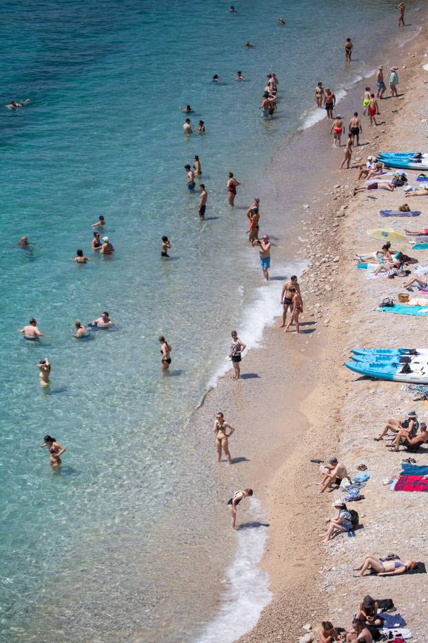 Plaže u Dubrovniku pune su kupača 