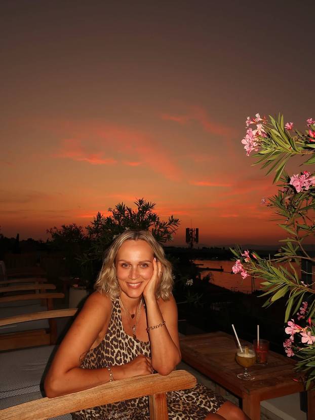 FOTO Vanna pozirala bez šminke pa oduševila pratitelje: Evo kako se mijenjala kroz godine