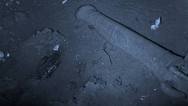 Artifacts found in the wreckage of Spanish galleon San Jose