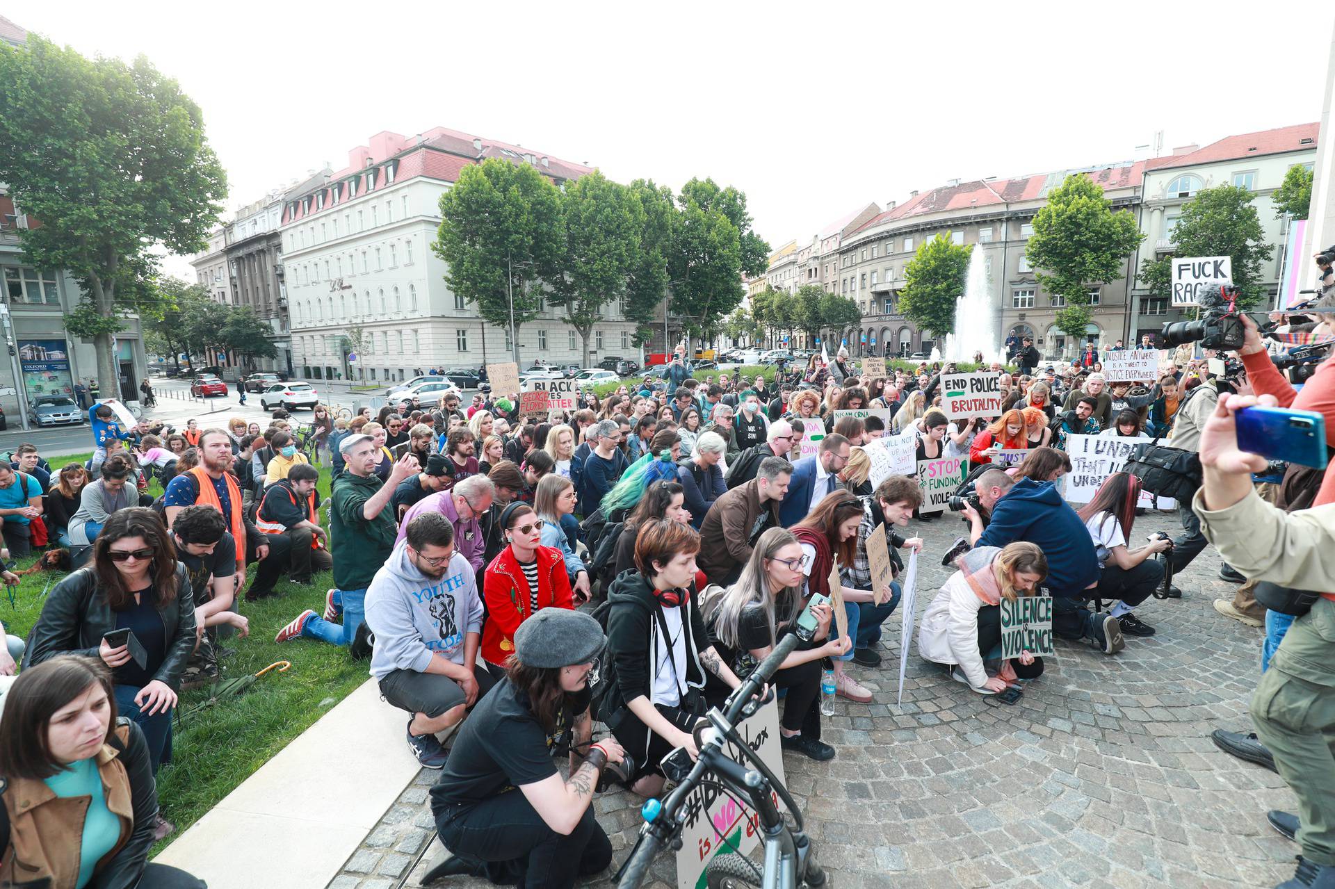 U Zagrebu prosvjedovali zbog ubojstva Floyda, osvrnuli se i na migrante