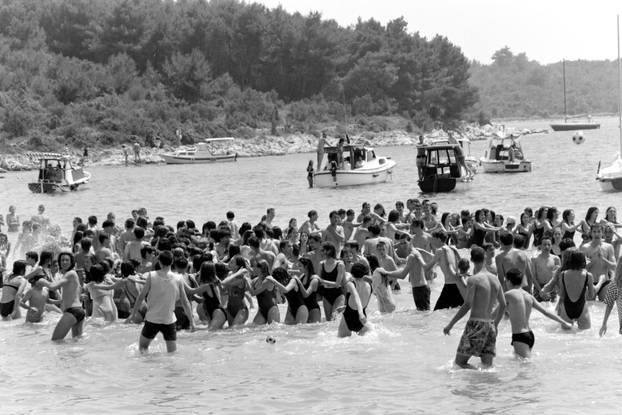 Zadar: Tradicionalna Picnic biciklijada Sabuša okupila velik broj biciklista, 20.6.1994.