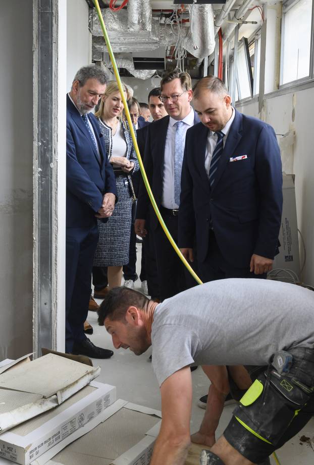 Split, 16.05.2025 -  Ministar Radovan Fzchs u posjetu Studentskom centru na kampusu.