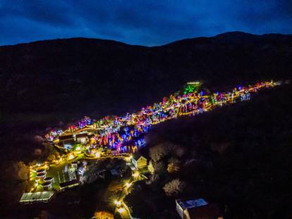 Čarobno Božićno selo u Gornjem Dolcu osvjetljava više od 3 milijuna lampica