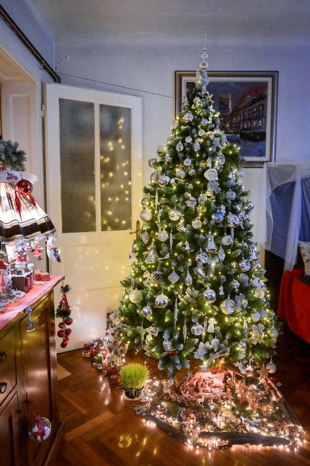 24SATA Zagreb: Stan ukrašen blagdanskim dekoracijama