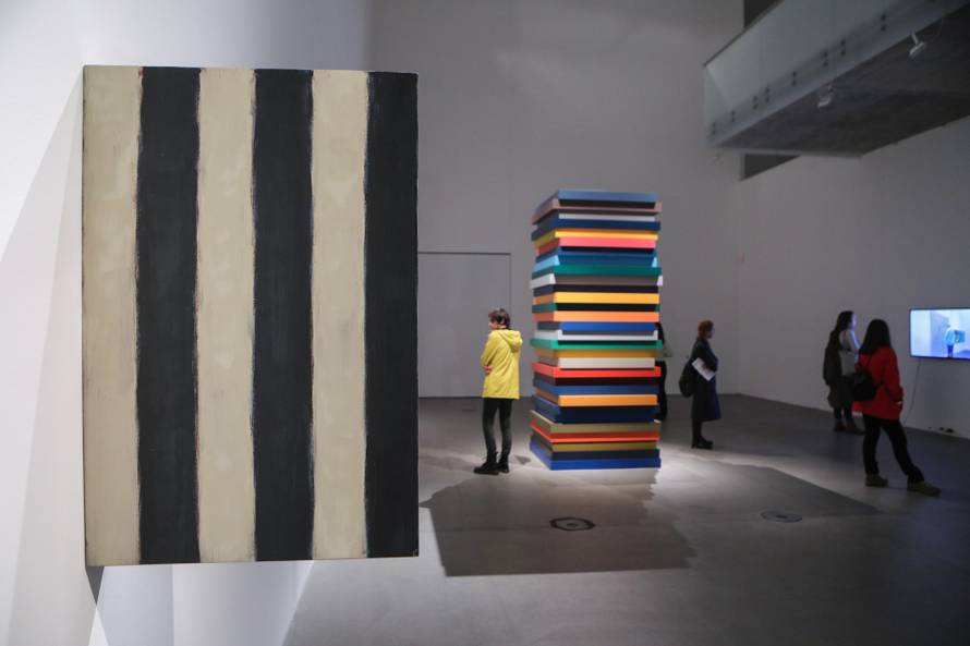 Zagreb: Otvorena retrospektivna izložba "Putnik" slikara Seana Scullyja