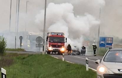 Auto mu se zapalio u vožnji u Osijeku, sam ga probao ugasiti
