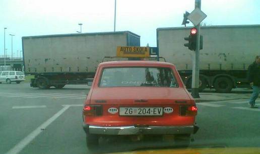 U zagrebačkoj auto školi ispite polažu u stojadinu